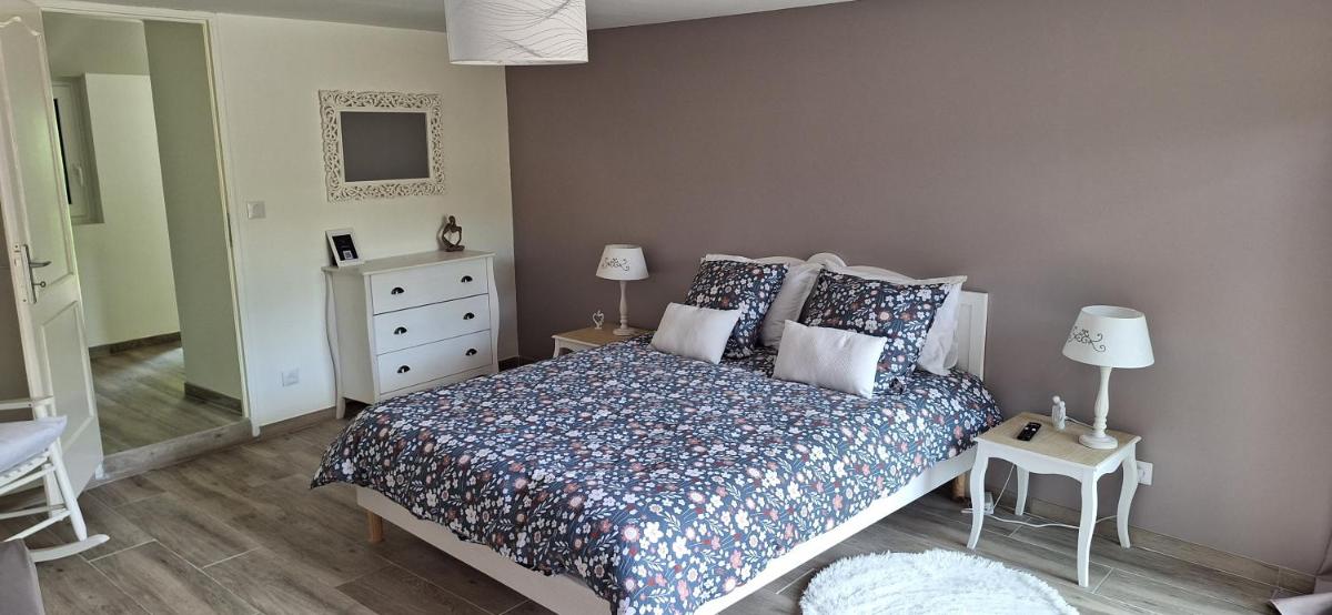Le relais des clefs - AU CALME DU GATINAIS - Escapade à deux - Terrasse privée - WIFI - Offre romantique sur demande - Housity