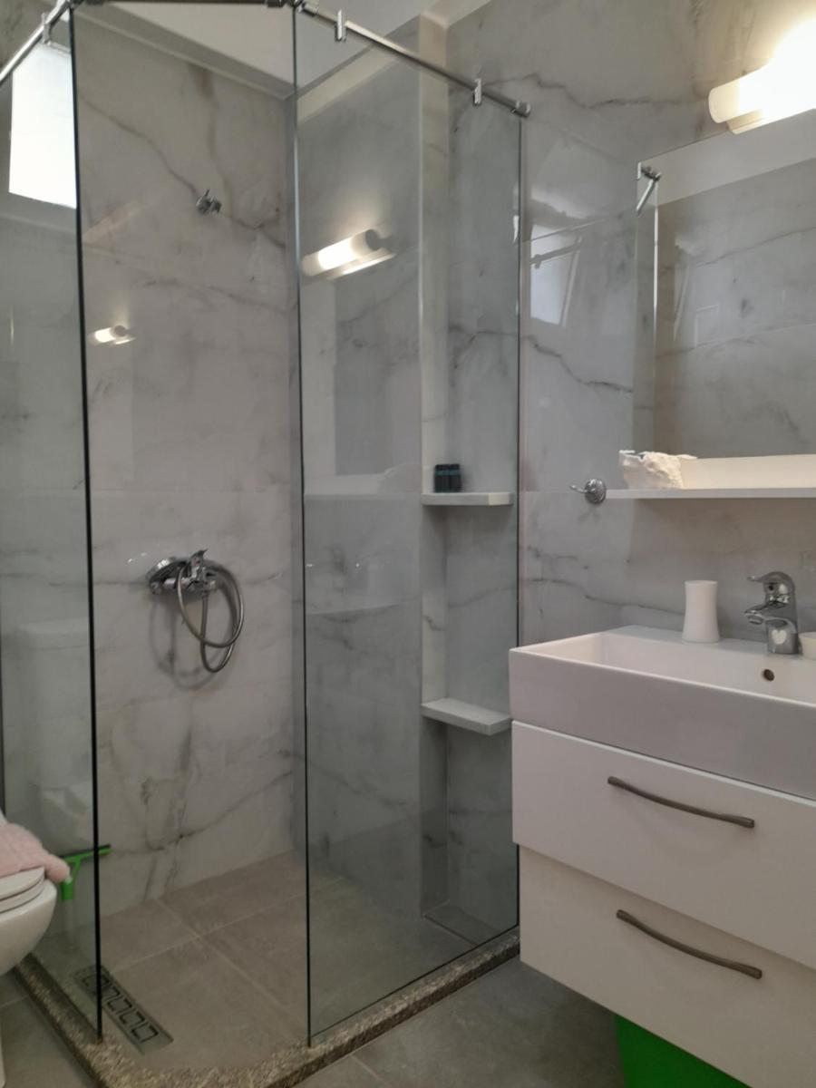 Menikos Apartments - Housity
