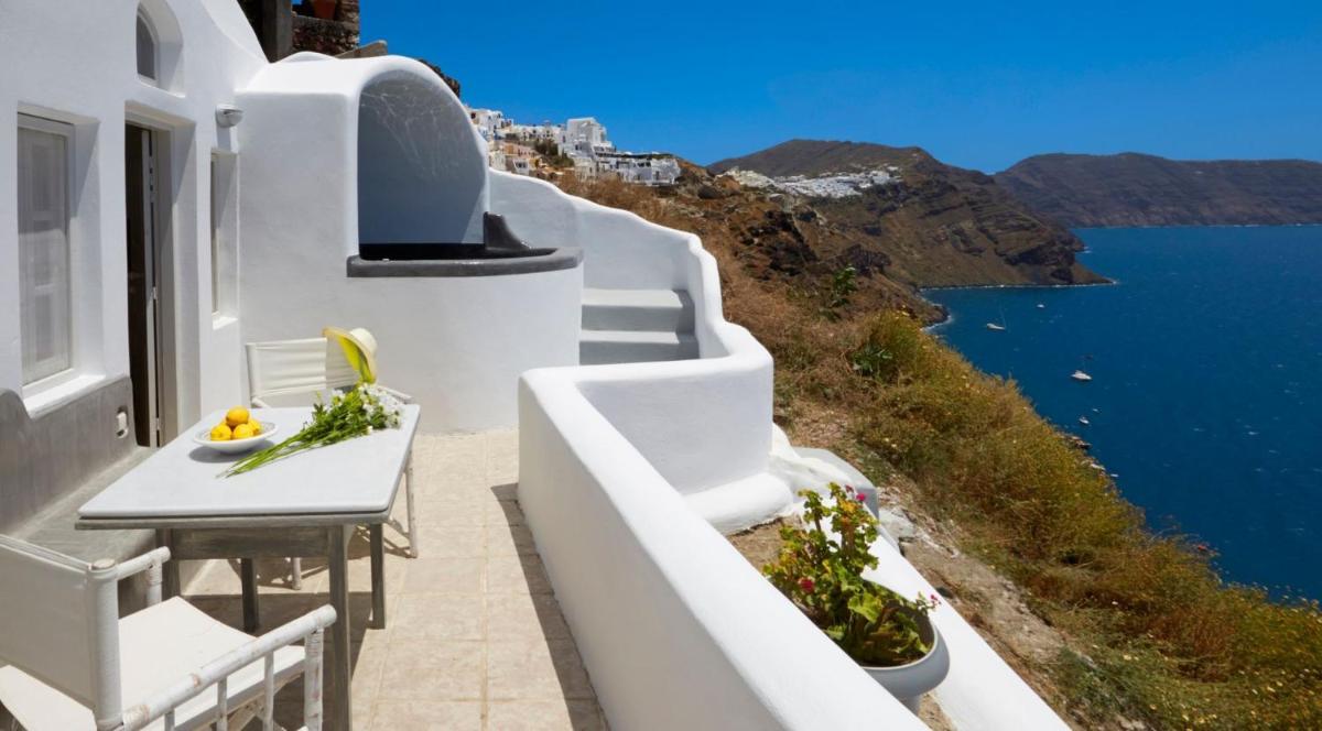 Elegant Santorini House Villa Horizon Caldera View-Outdoor Hot Tub Oia - Housity