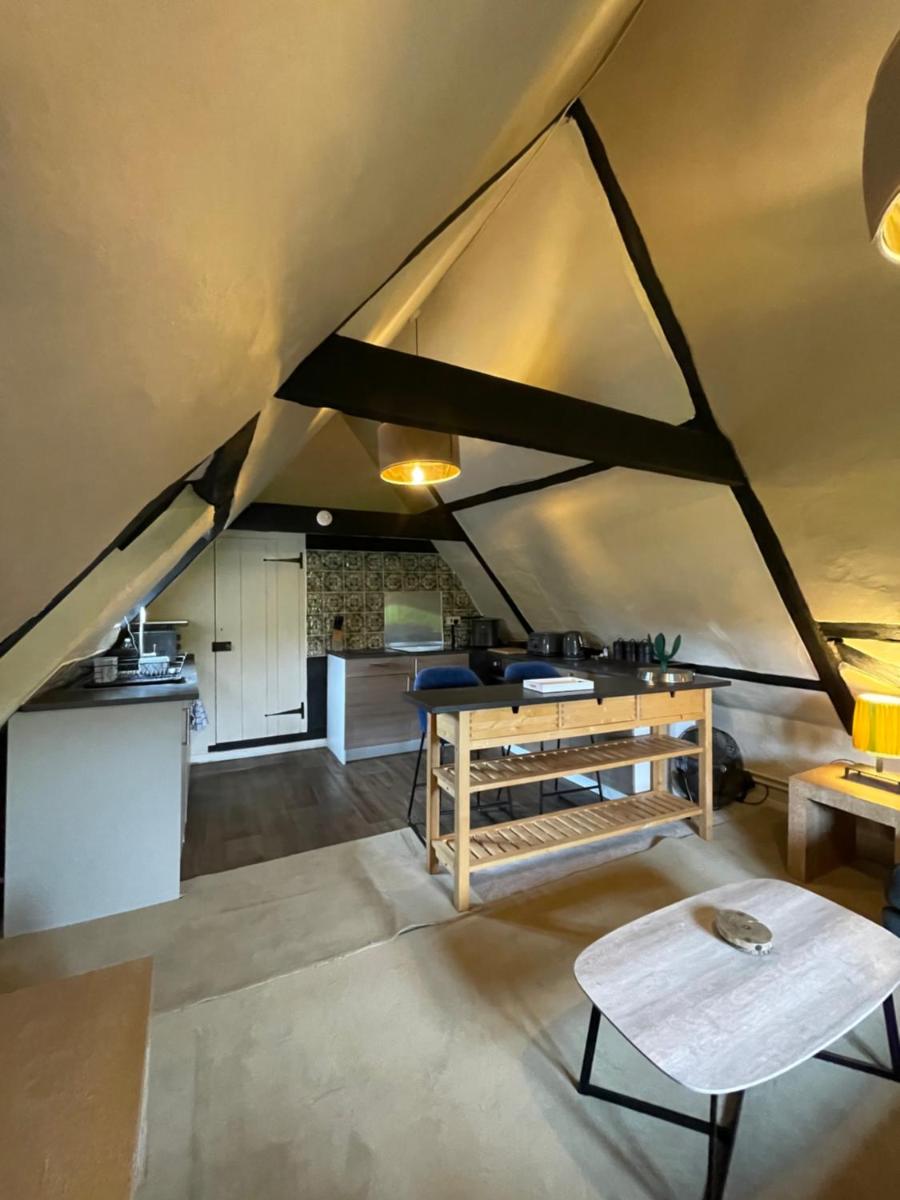 A Self Contained Flat Within a 15th Century Medieval House - Housity