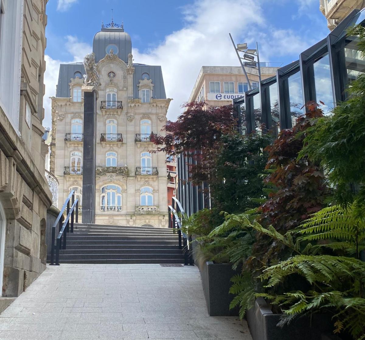 Edificio El Moderno, Vigo 1.902 - Housity
