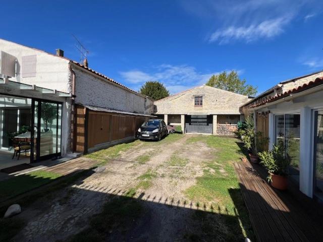 Maison et dependences, Benon, 15min La Rochelle - Housity