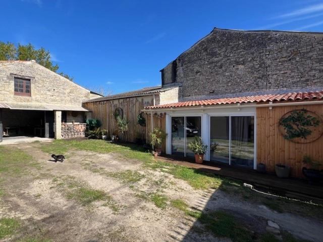 Maison et dependences, Benon, 15min La Rochelle - Housity