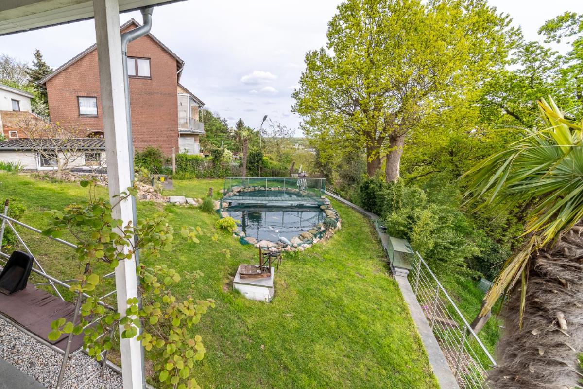Hotel Zum Halbmond - Housity