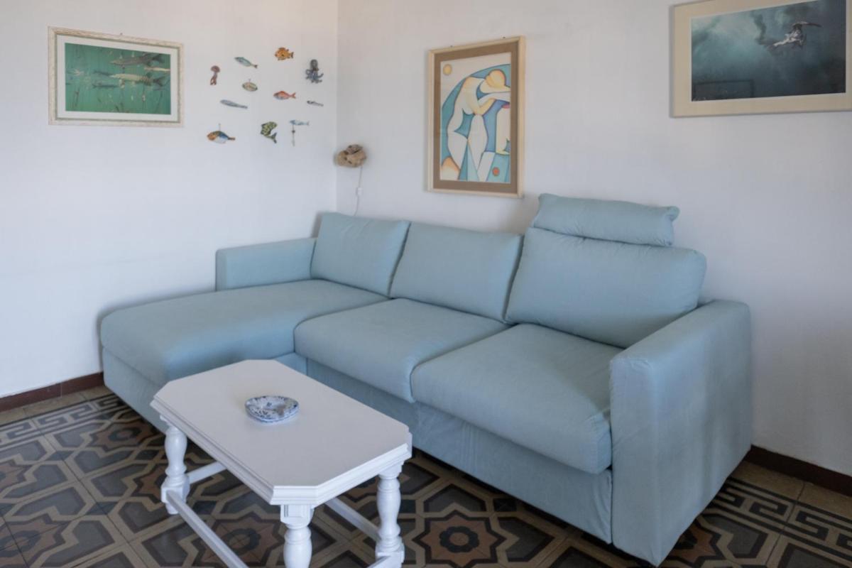 House By The Sea - Housity