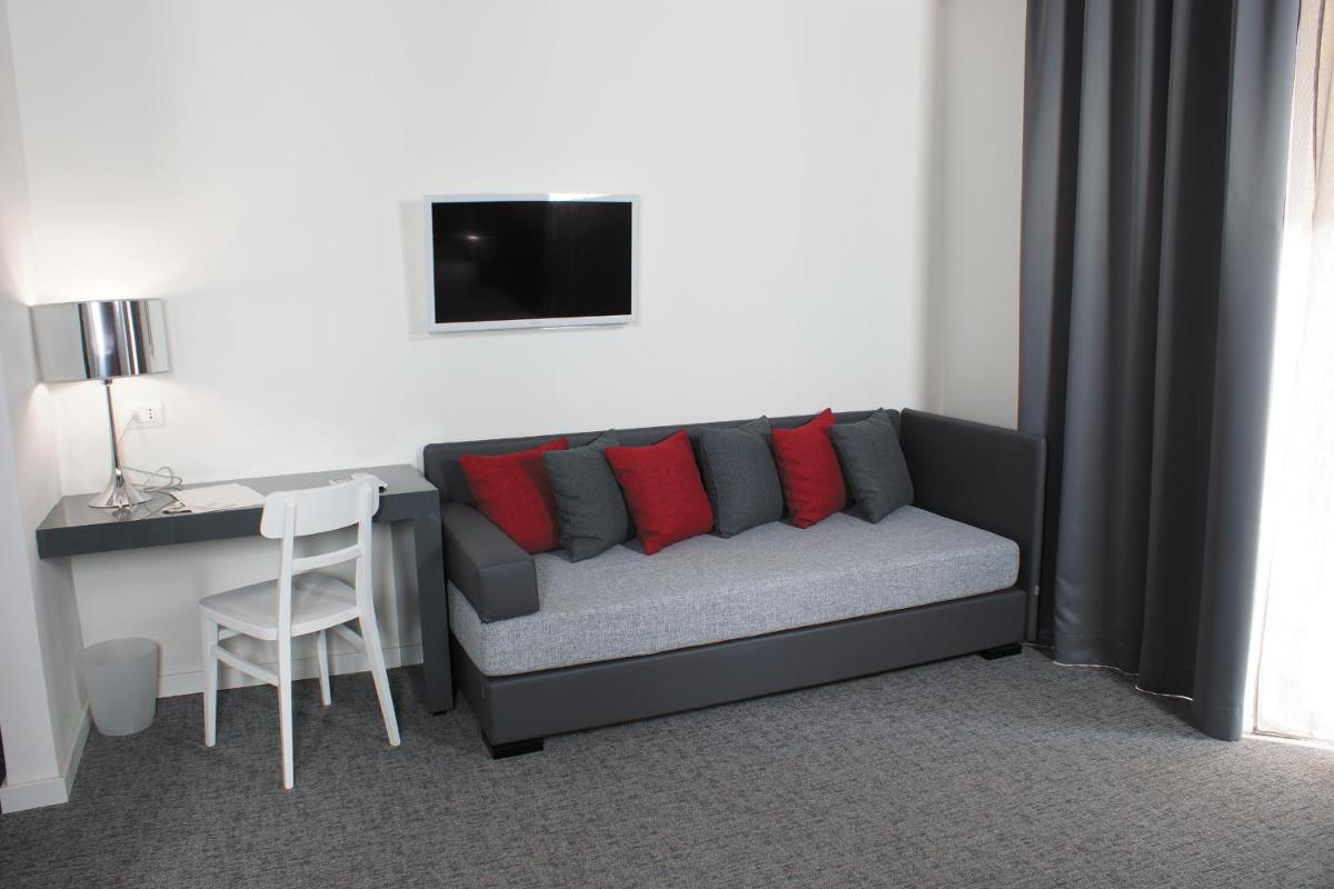 Hotel Leopardi - Housity