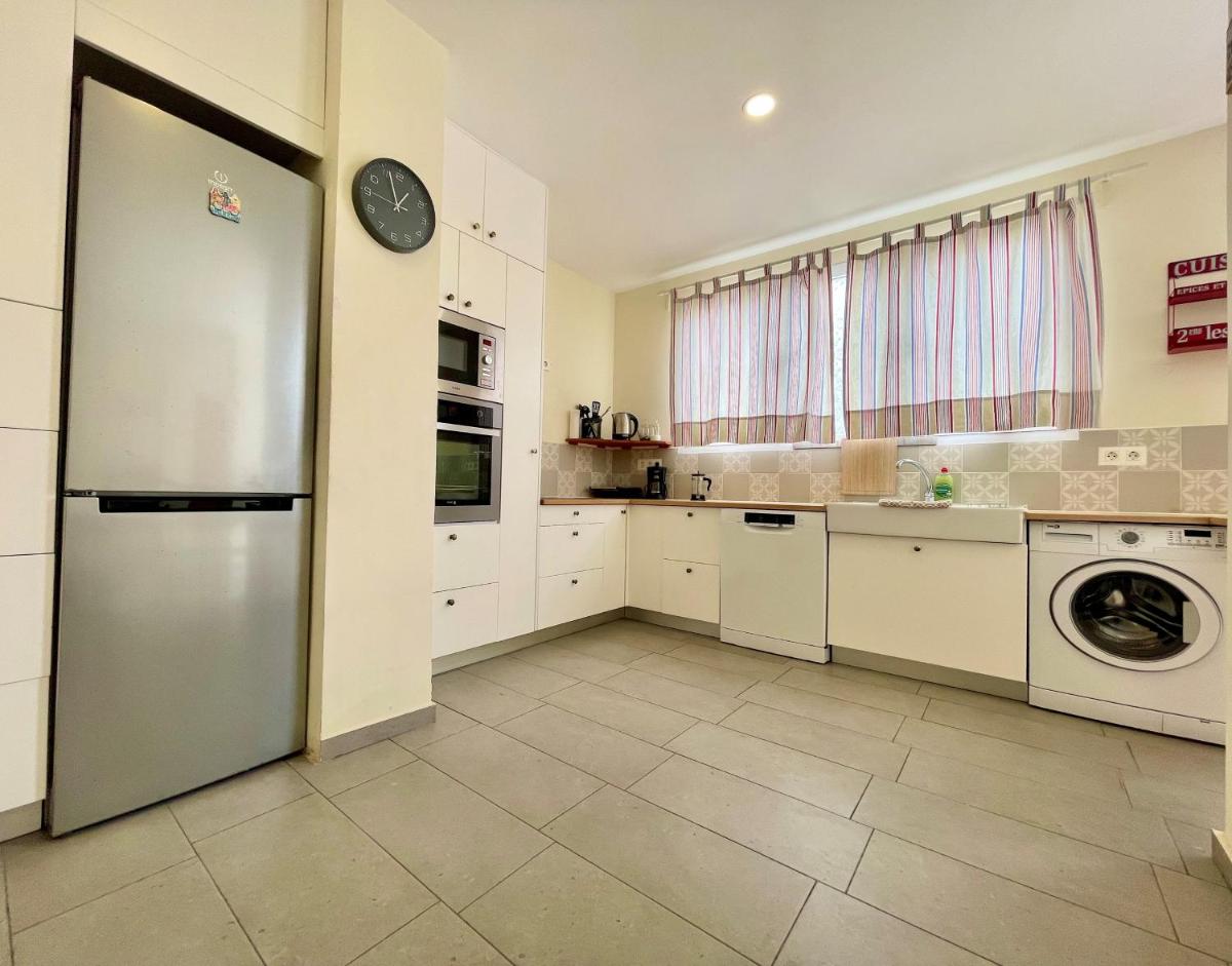 Sunny Terrace Apartment - Housity