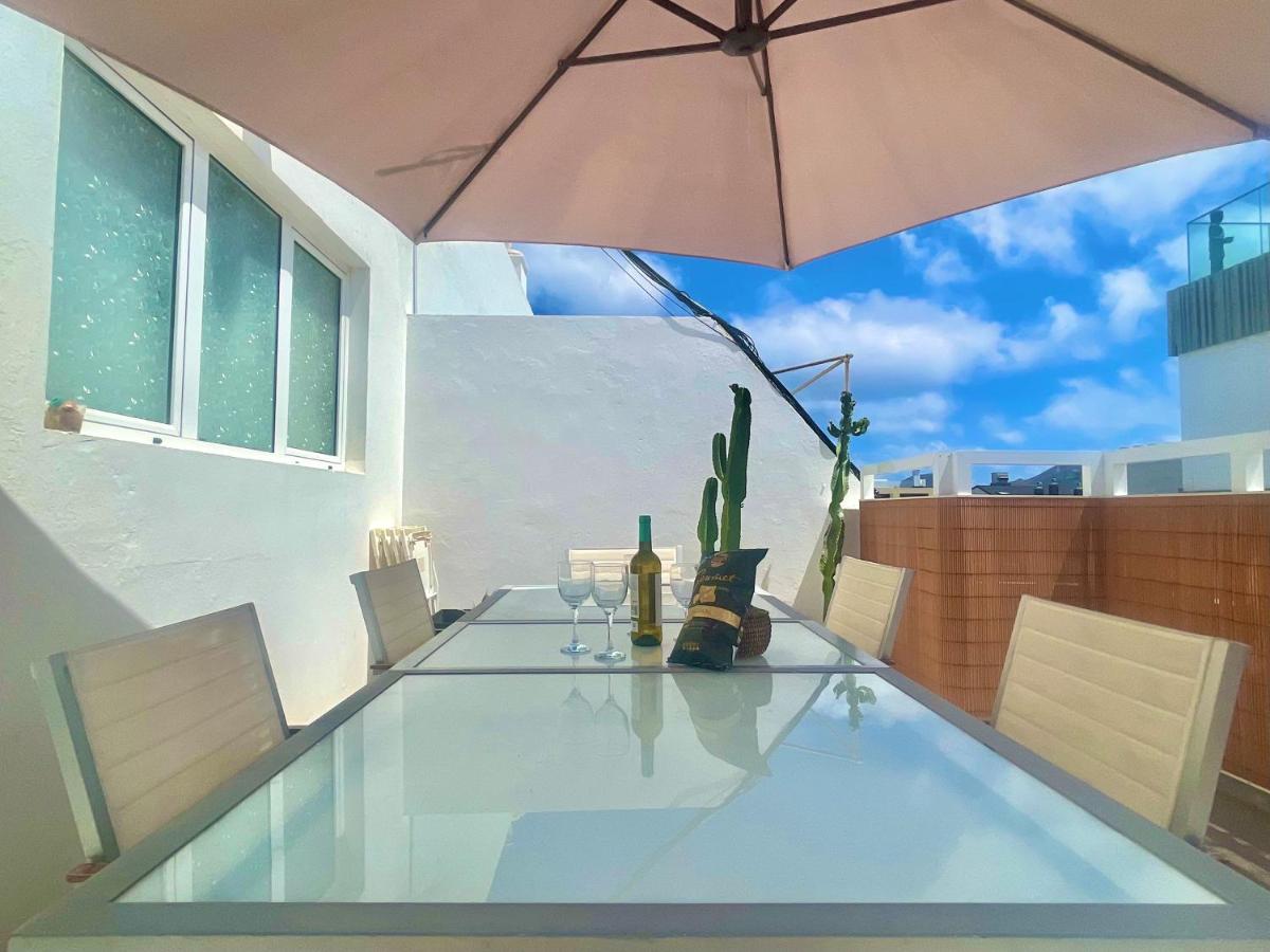 Sunny Terrace Apartment - Housity