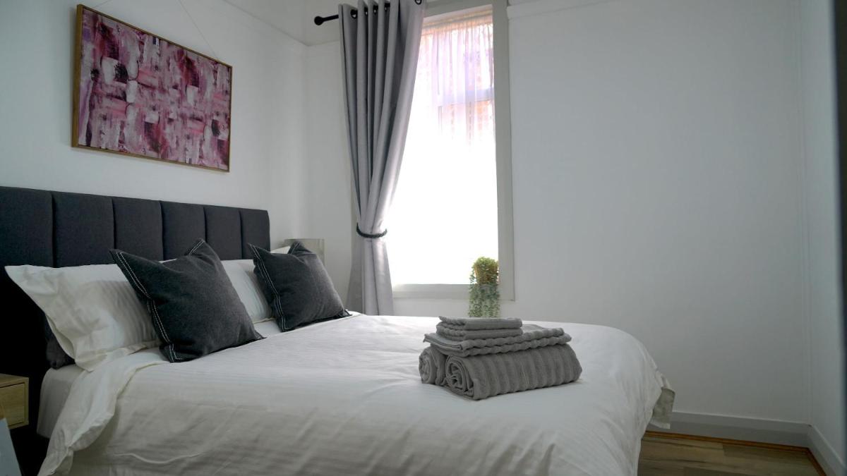 Stay on Summer - CBD Apartment - Housity