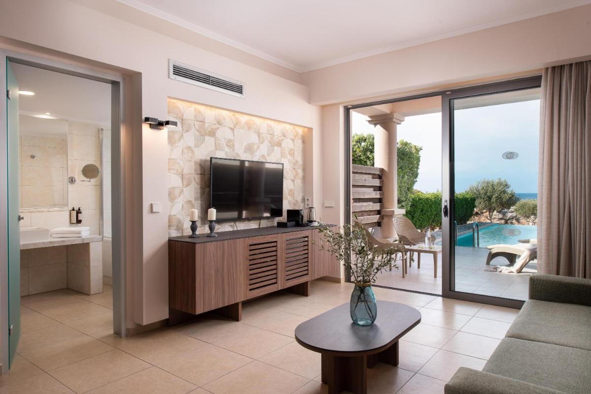 KRESTEN ROYAL Euphoria Resort - Housity