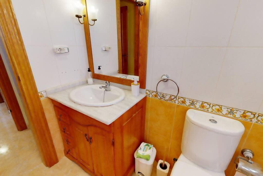 Immaculate bungalow with amazing sea views - Housity