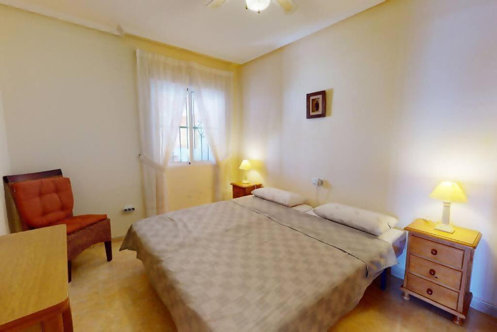 Immaculate bungalow with amazing sea views - Housity