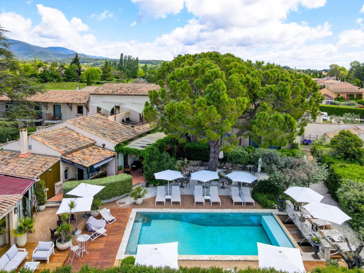 Piscine de l'établissement Hotel Bastide & SPA - Villa de Lourmarin ou située à proximité