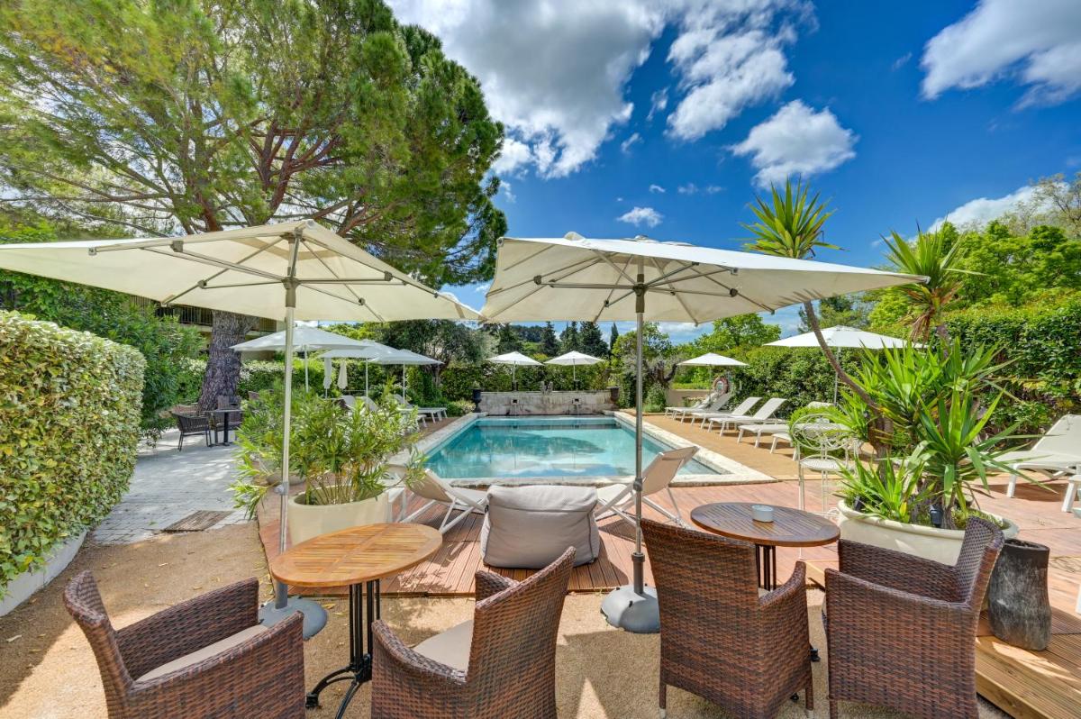 Piscine de l'établissement Hotel Bastide & SPA - Villa de Lourmarin ou située à proximité