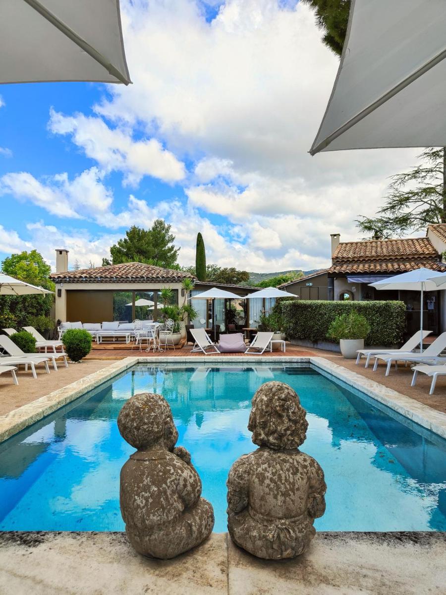 Piscine de l'établissement Hotel Bastide & SPA - Villa de Lourmarin ou située à proximité