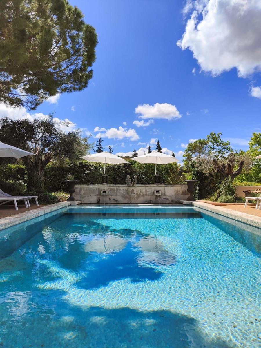 Piscine de l'établissement Hotel Bastide & SPA - Villa de Lourmarin ou située à proximité