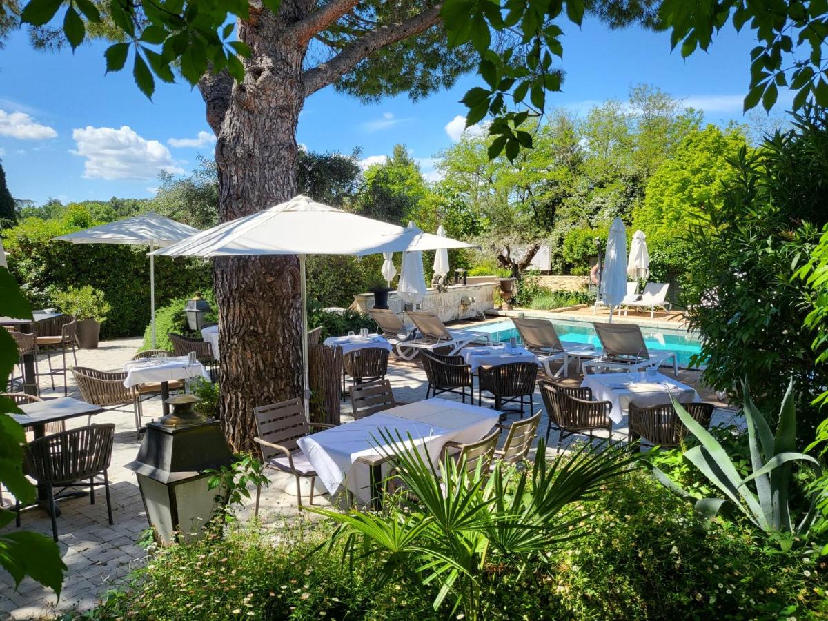 Piscine de l'établissement Hotel Bastide & SPA - Villa de Lourmarin ou située à proximité