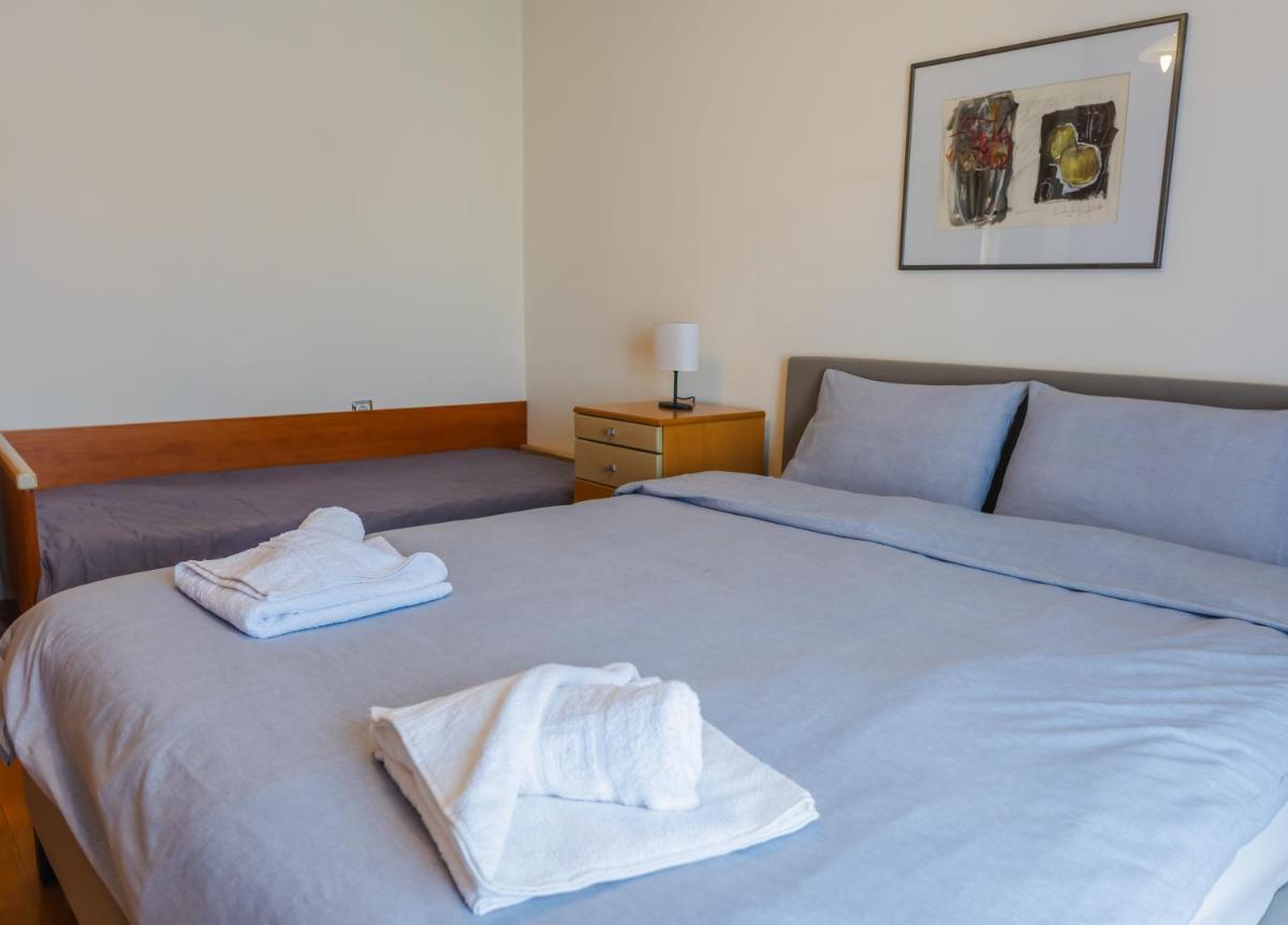Florina House - Spacious with 2 Bedrooms and mountain view - Housity