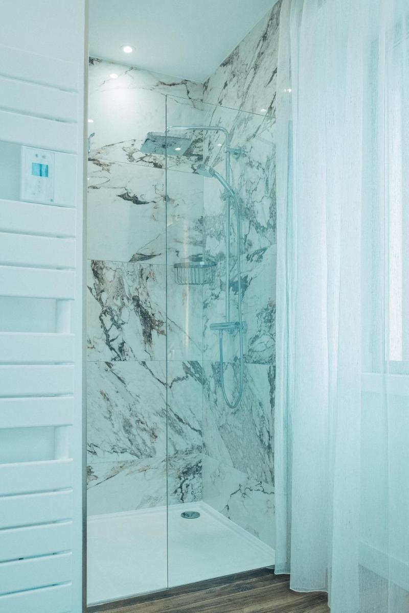 Salle de bains dans l'établissement Hôtel Casale Olmia