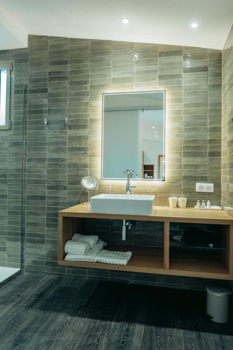 Salle de bains dans l'établissement Hôtel Casale Olmia