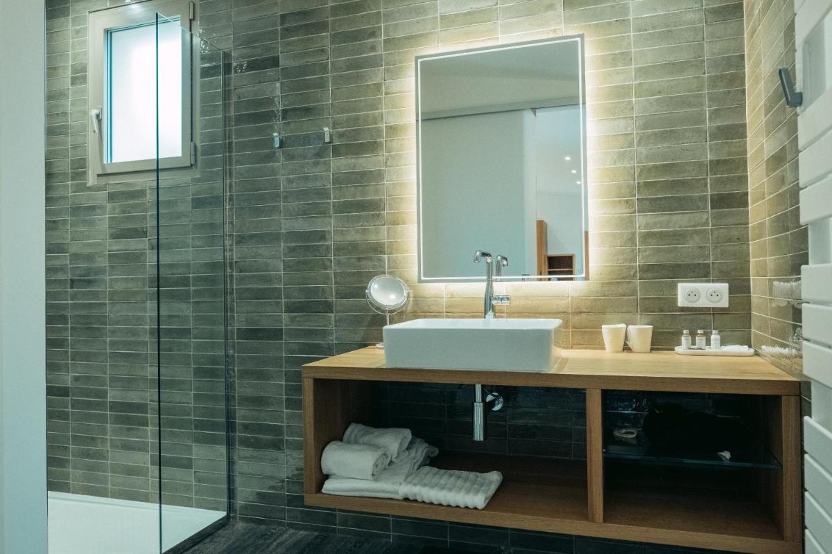 Salle de bains dans l'établissement Hôtel Casale Olmia