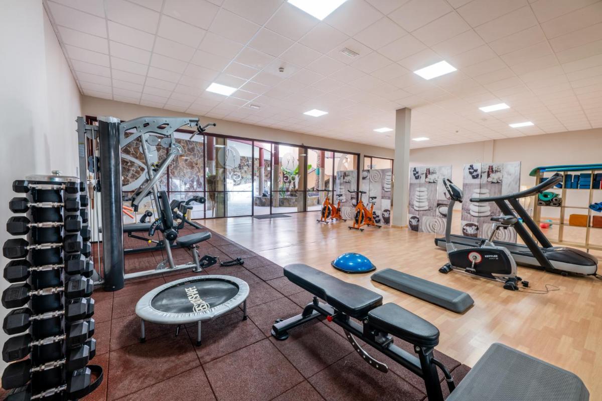 Gimnasio o instalaciones de fitness de Hotel Esmeralda Maris by LIVVO