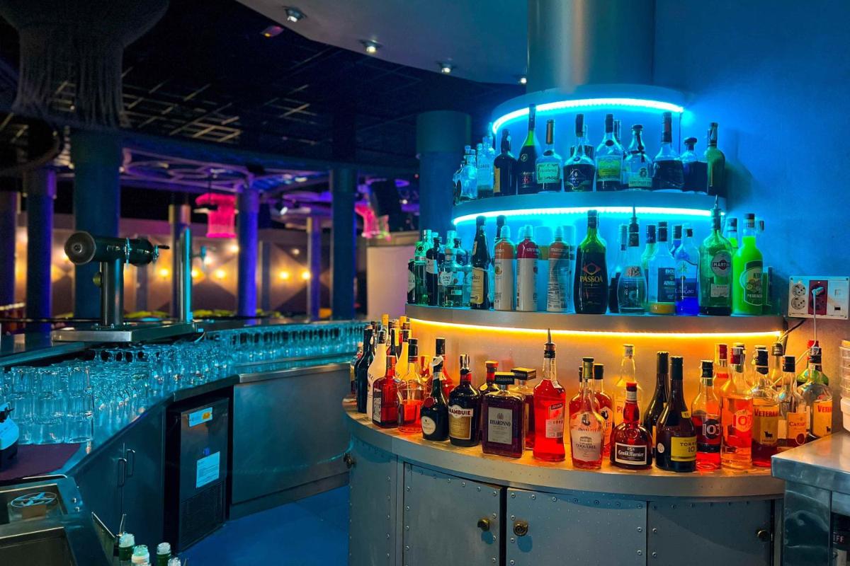 El salón o zona de bar de Hotel Cordial Mogán Playa