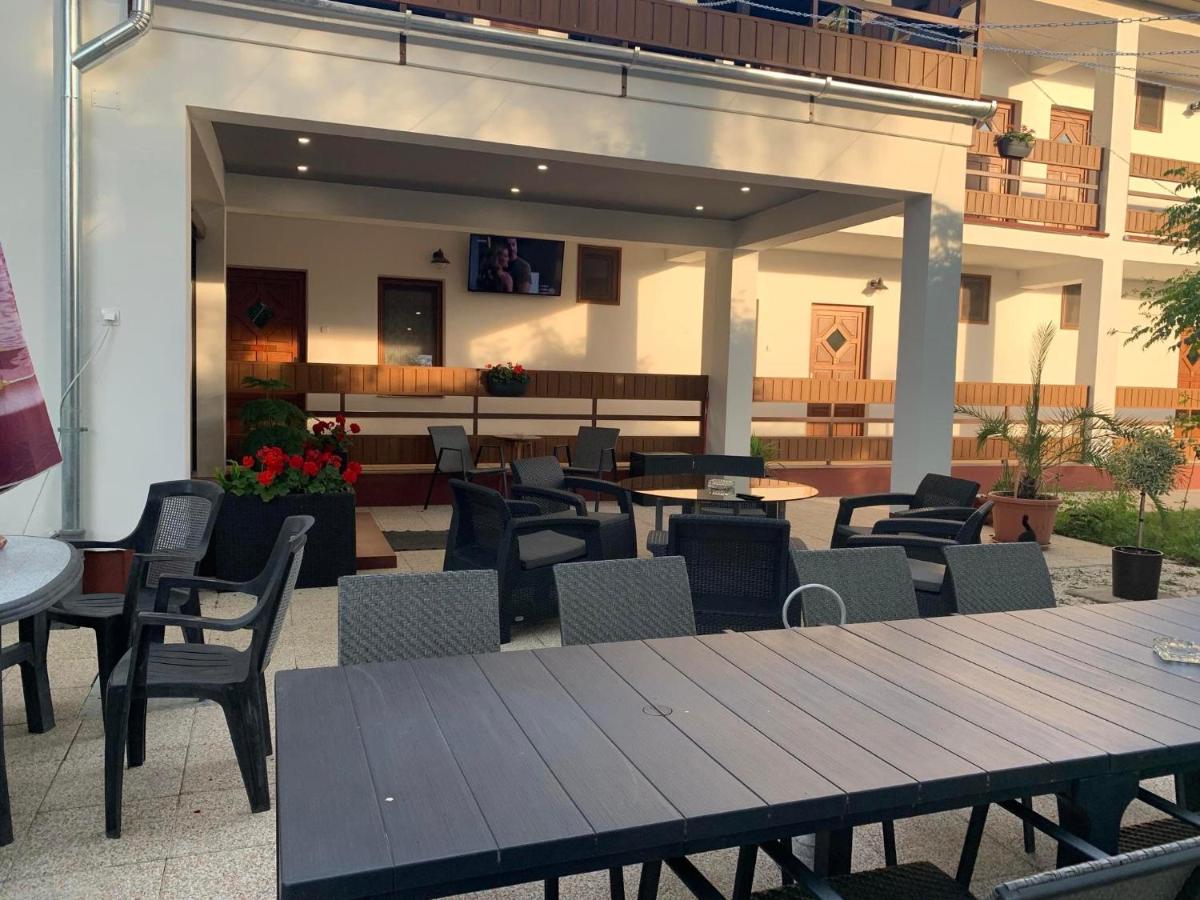 Puszta Hotel - Housity