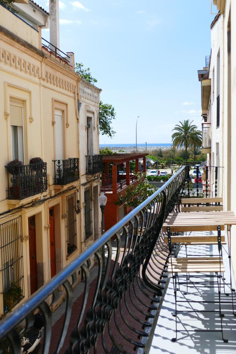La LLar de la Kim, Bonita casa a 150m del mar y 40km de Barcelona - Housity