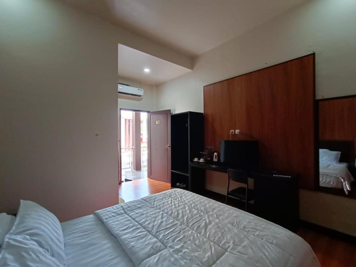 Morowali Beach Hotel - Housity
