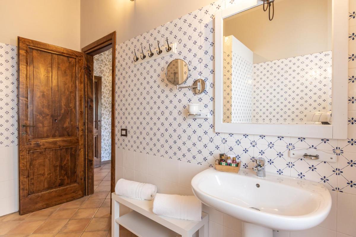 Casale Verdeluna Wine Resort - Housity