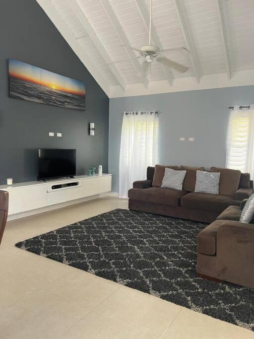 Two Bedroom - Palms - Richmond Estate - 15mins Ocho Rios - Housity