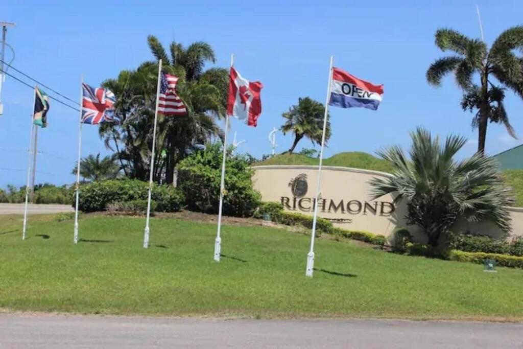 Two Bedroom - Palms - Richmond Estate - 15mins Ocho Rios - Housity