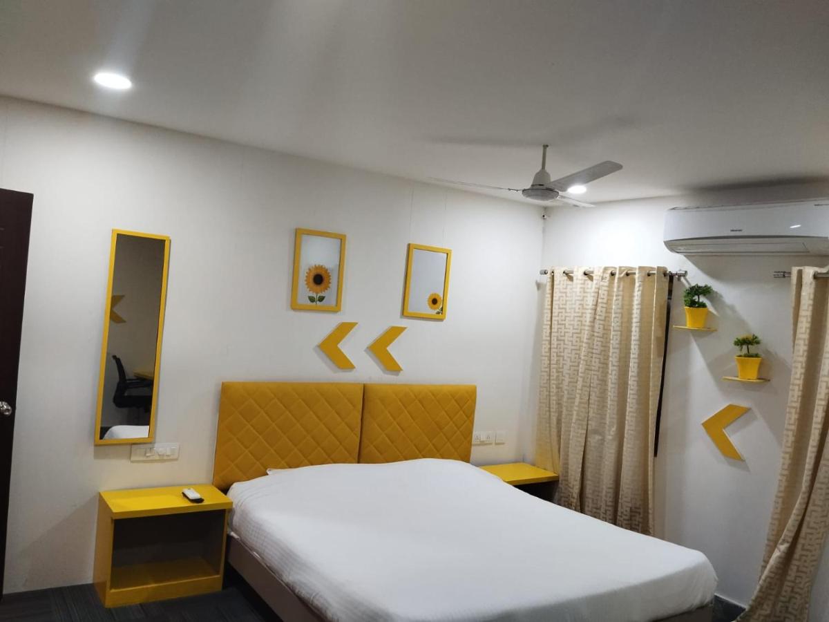 Hotel Luxury Resident - Banjara hills city view with complimentary breakfast - Housity