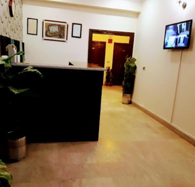 Khyber Hotel - Housity