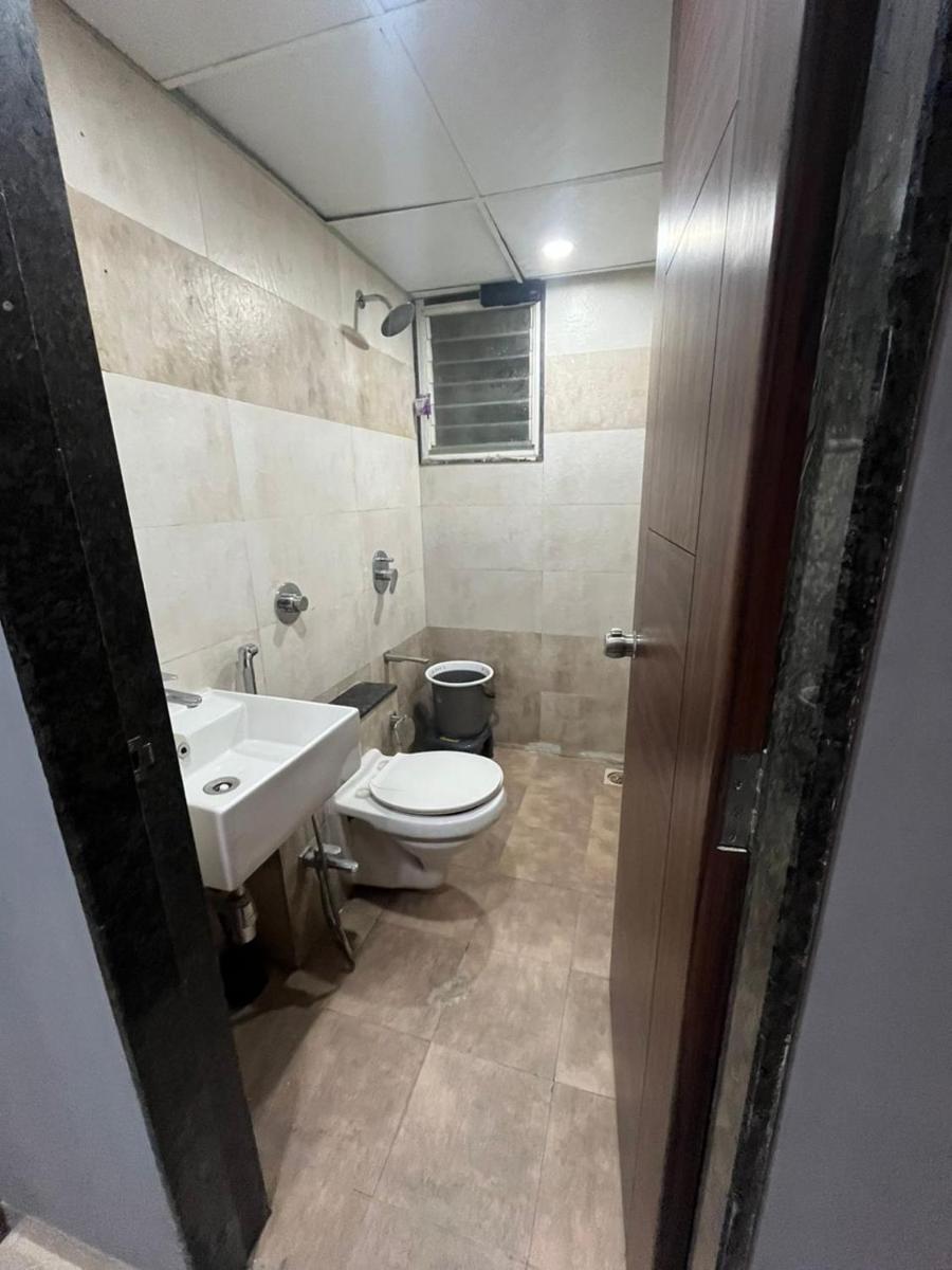 Riverside Cozy 1bhk Apartment In koregaon Park - Hizvo