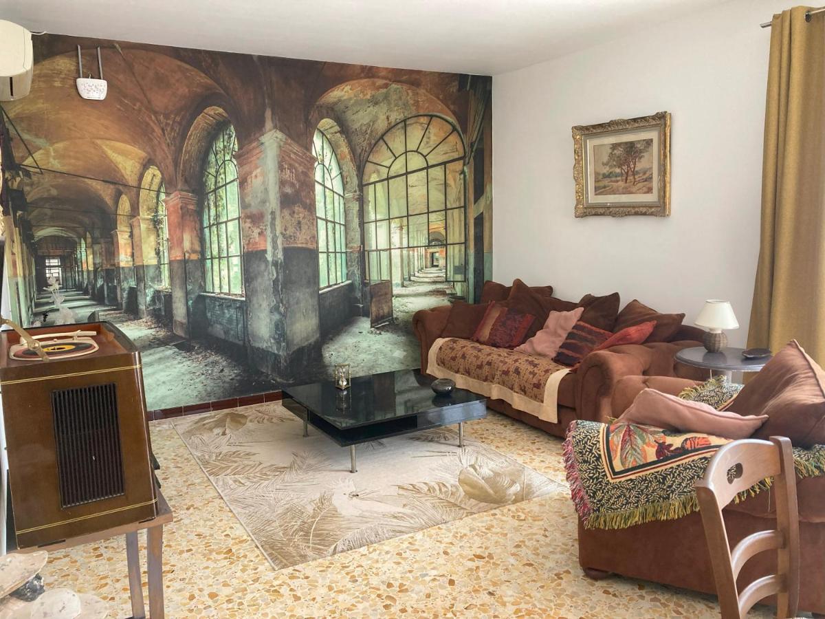 Haut de villa avec terrasse privative jardin et parking tout près des plages - Housity