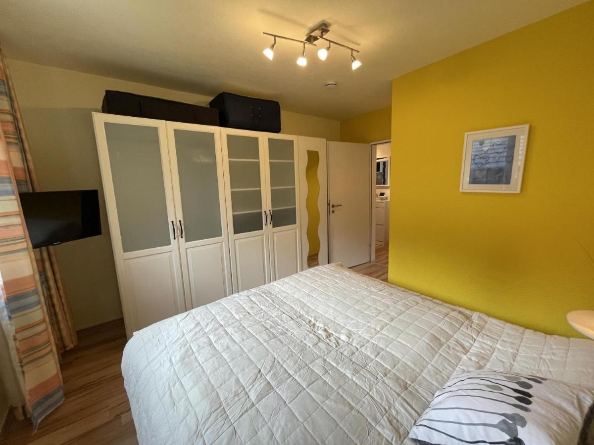 Blauer Blick 12 - Housity