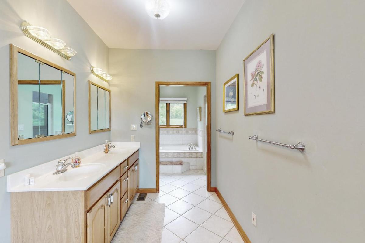 4 Bed 4 Bath Vacation home in Mineral - Housity