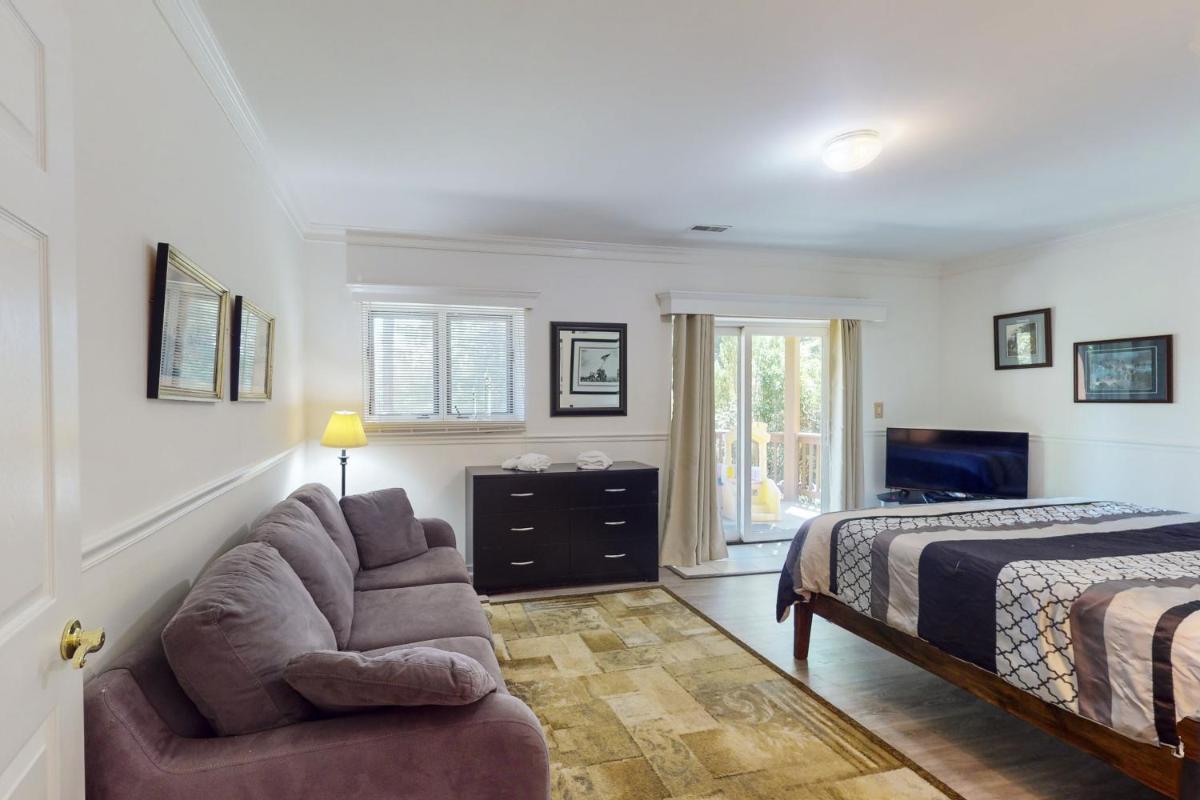 4 Bed 4 Bath Vacation home in Mineral - Housity