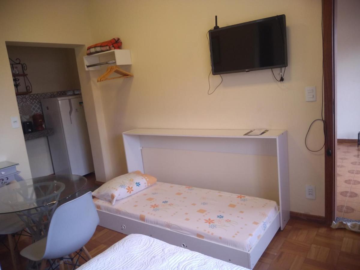 Flat em local tranquilo, com garagem dois quarteirões do centro histórico, 15 min de Tiradentes - Housity