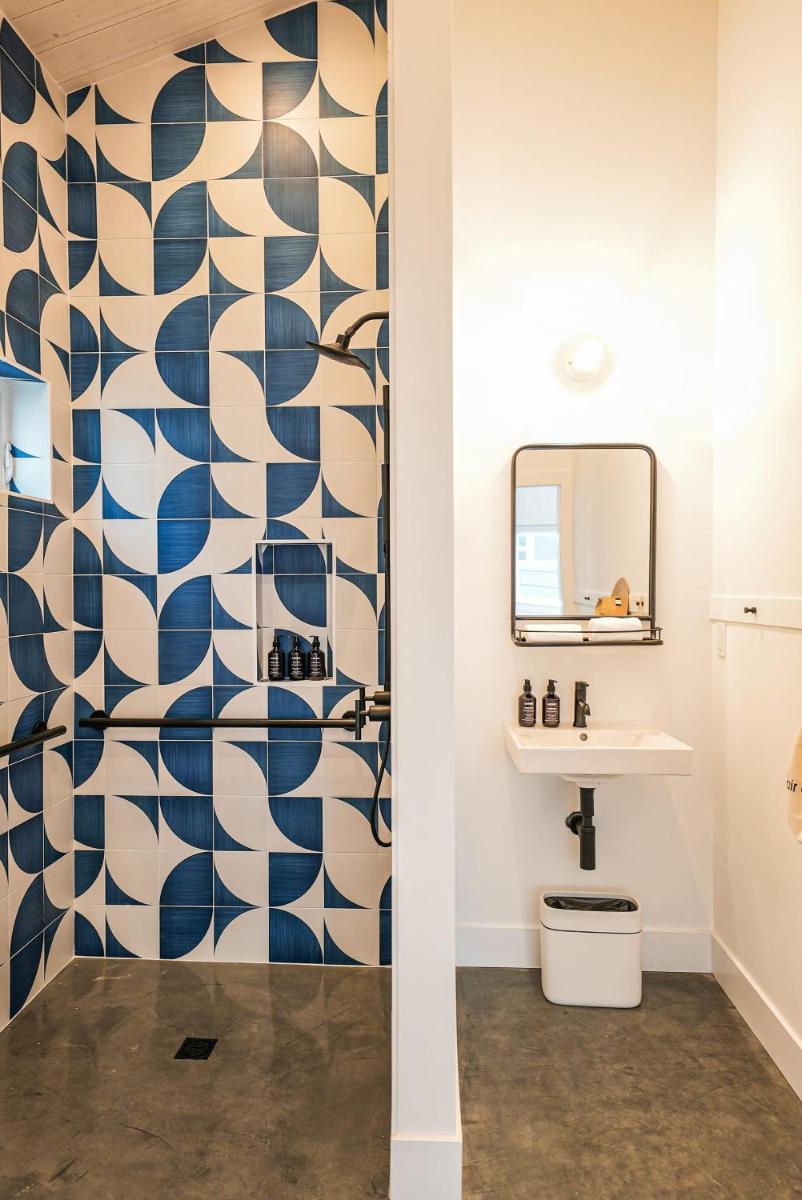Longboard Studio includes King Bed and Kitchenette - Housity