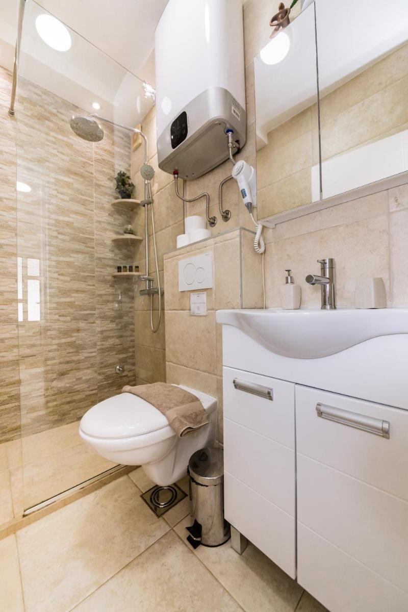Paunovic Apartments - Housity