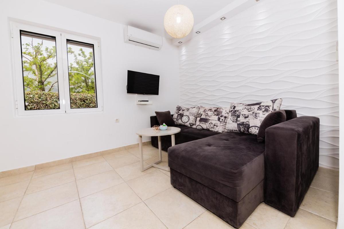 Paunovic Apartments - Housity