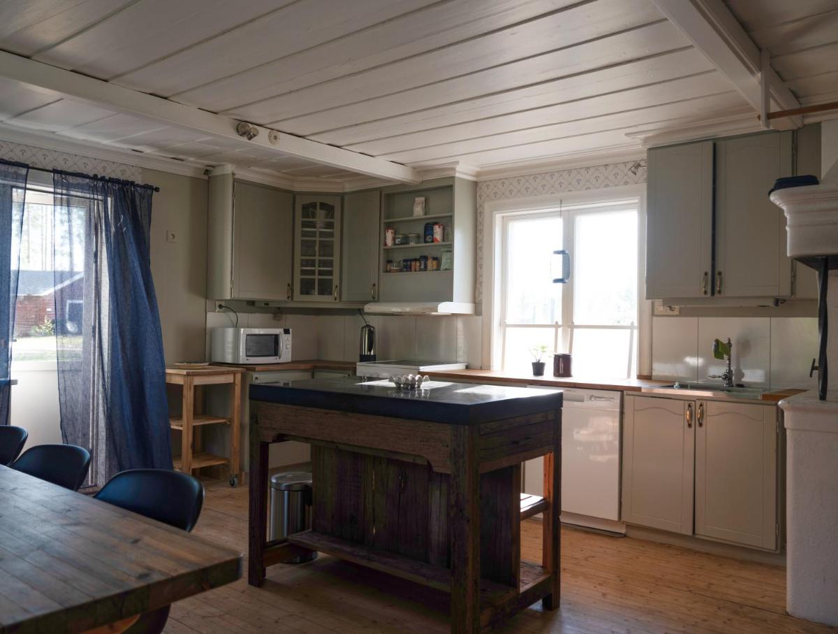Lovely cabin with a beautiful view over Byske river - Housity