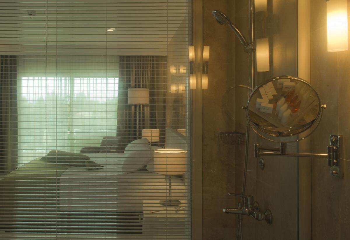 Bellazure Hotel - Housity