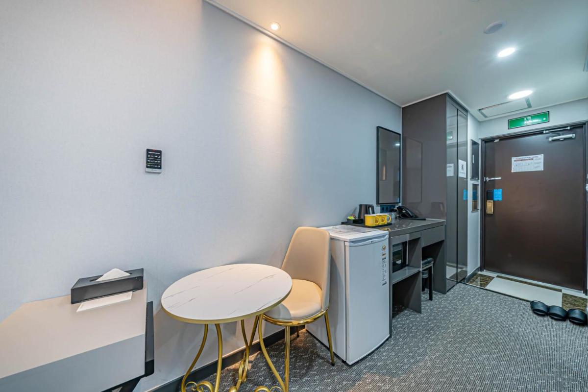 Griffinbay Hotel - Housity