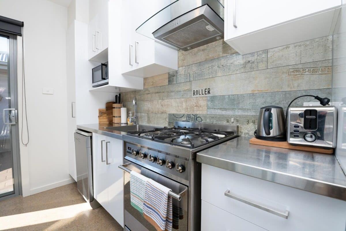The Endsleigh -1 Bedroom Villa, Free Wifi, Near CBD - Housity