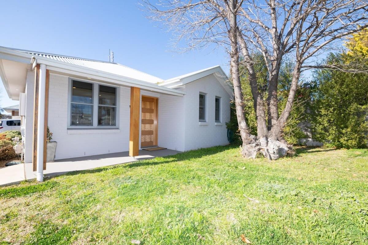 The Endsleigh -1 Bedroom Villa, Free Wifi, Near CBD - Housity