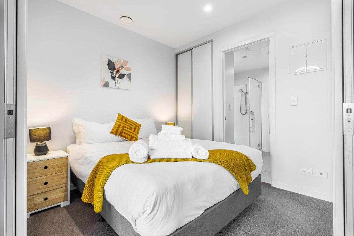 Lovely Bright Apartment - Central Takapuna! - Housity